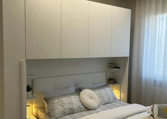 Dei Sogni Moderno Vicino Ospedale E Centro نوفارا