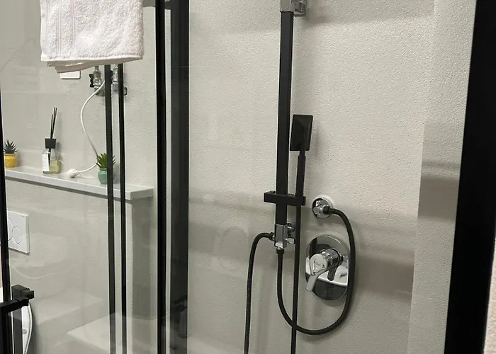 Dei Sogni Moderno Vicino Ospedale E Centro アパート ノヴァーラ