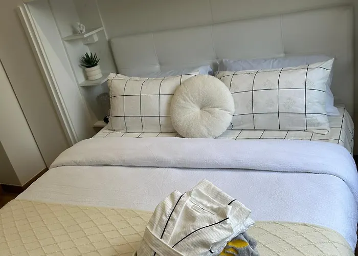 Dei Sogni Moderno Vicino Ospedale E Centro アパート ノヴァーラ